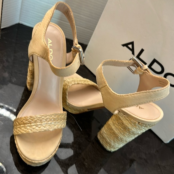 Aldo Huglag Wicker heels. LIKE NEW Size 7 - Picture 2 of 9
